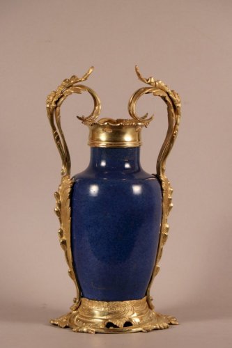 Antiquités - Vase de Chine monté en similor, époque Louis XV