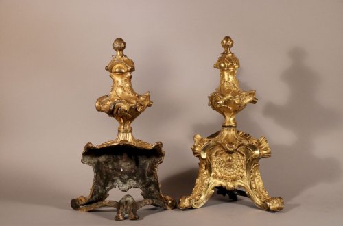 Pair of rocaille andirons circa 1730 - Decorative Objects Style Louis XV