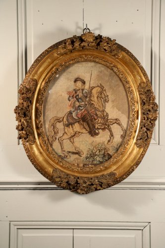 Portrait présumé du duc du Maine, tapisserie au point de Saint-Cyr époque Louis XIV - Tapisserie & Tapis Style Louis XIV