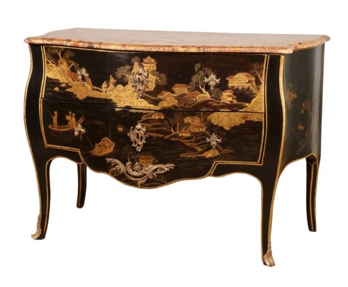 Commode en laque estampillée de C. Wolff