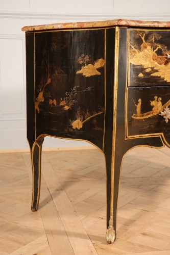 Lacquered Commode stamped by C. Wolff - 