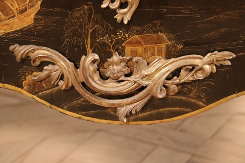 Commode en laque estampillée de C. Wolff - Louis XV