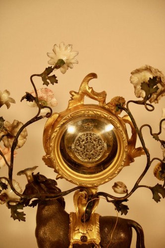 Horlogerie  - Pendulette au cheval d'époque Louis XV