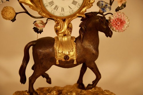 Antiquités - Pendulette au cheval d'époque Louis XV