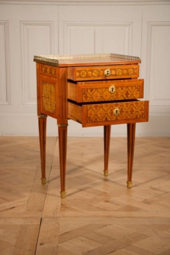Petite table volante marquetée - Mobilier Style Louis XVI