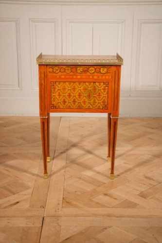 Petite table volante marquetée - Galerie Pellat de Villedon