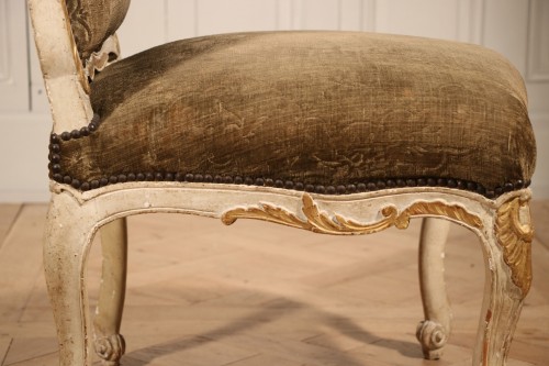 Antiquités - Un salon se composant d’une paire de fauteuils et d’une paire de chaises à la reine