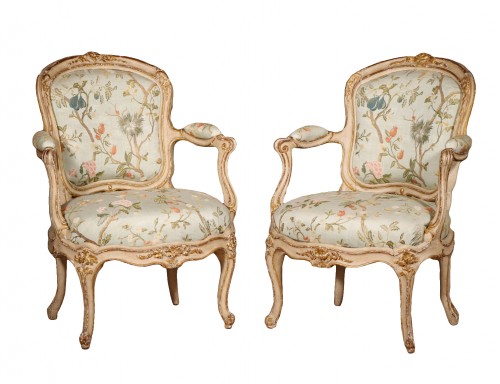 Paire de fauteuils à châssis laquée et dorée estampillée de Jean-Baptiste Lebas