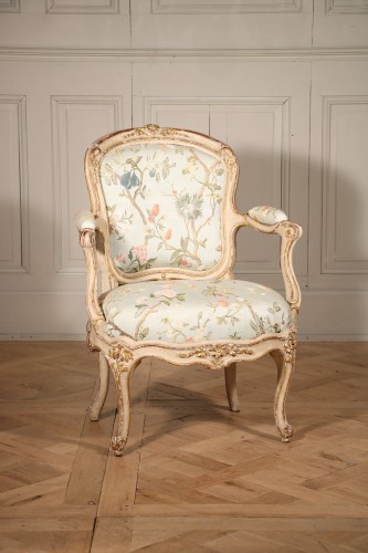 Paire de fauteuils à châssis laquée et dorée estampillée de Jean-Baptiste Lebas - Galerie Pellat de Villedon