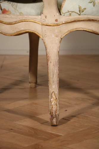 XVIIIe siècle - Paire de fauteuils à châssis laquée et dorée estampillée de Jean-Baptiste Lebas