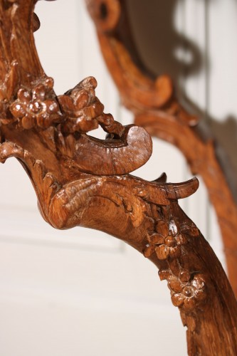 Régence - Console en bois de chêne richement sculptée