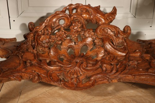 Antiquités - Console en bois de chêne richement sculptée