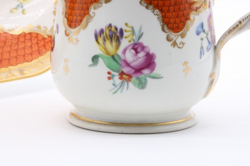  - Pot couvert et son présentoir en porcelaine de Vienne appelé « Cherbetlik »