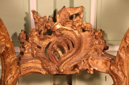 Console en bois sculpté et doré venant du château de Commarin - Louis XV