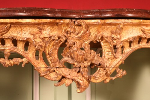 Louis XV - Console en bois sculpté et doré venant du château de Commarin