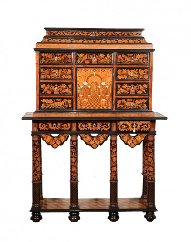 Cabinet marqueté de bois d’ébène