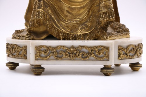 XVIIIe siècle - Pendule en bronze doré et ciselé à la « palme du souvenir »