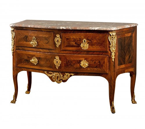 Commode commandée par Louis XV pour le château de la Muette livrée par Joubert