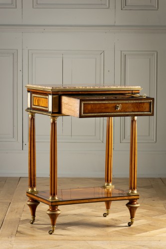 Petite table de milieu attribuée à Adam Weisweiler - Mobilier Style Louis XVI