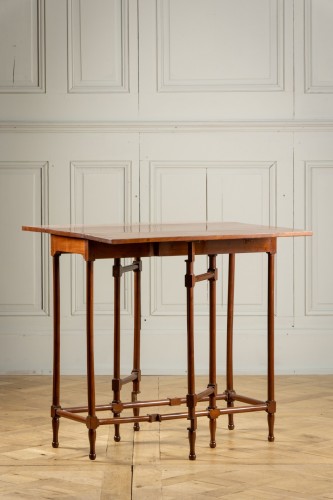 Mobilier Table & Guéridon - Table en acajou rectangulaire appelée « gate leg »