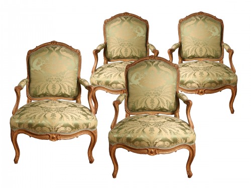 Ensemble de quatre fauteuils à la reine en bois doré estampillé Tilliard