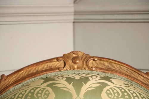 Sièges Chaise - Ensemble de quatre fauteuils à la reine en bois doré estampillé Tilliard