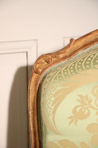 XVIIIe siècle - Ensemble de quatre fauteuils à la reine en bois doré estampillé Tilliard