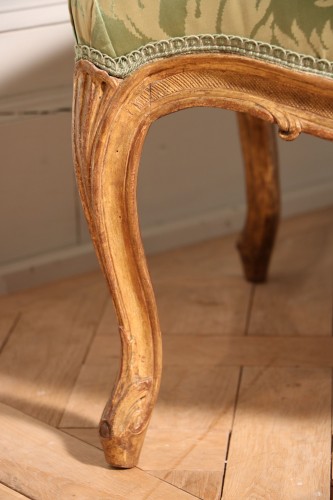 Louis XV - Ensemble de quatre fauteuils à la reine en bois doré estampillé Tilliard