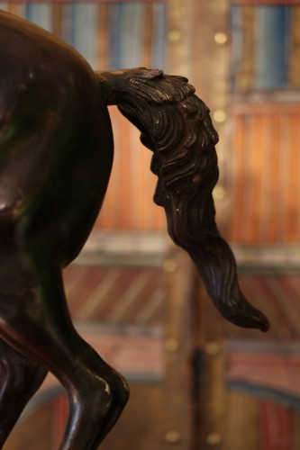 Important bronze d’un cheval cabré - Sculpture Style Directoire