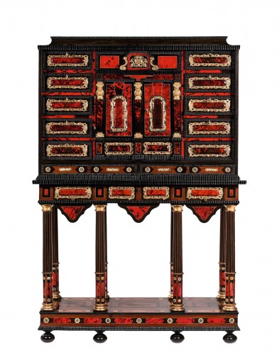 Cabinet flamand datant du XVIIe siècle