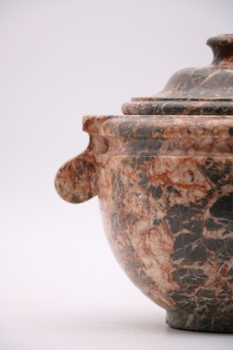 Objet de décoration Cassolettes, coupe et vase - Pot couvert à l’antique