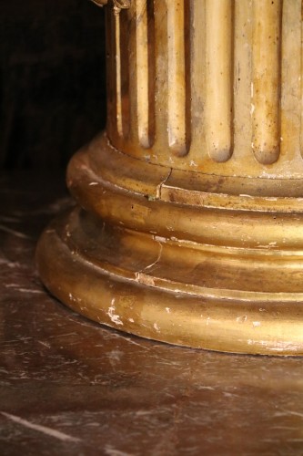 XVIIIe siècle - Deux demi-colonnes en bois doré