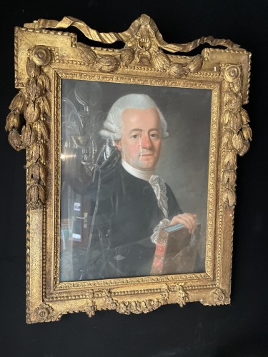 Portrait d’un homme tenant un livre - Pastel signé Pierre Mérelle fils - Galerie Pellat de Villedon
