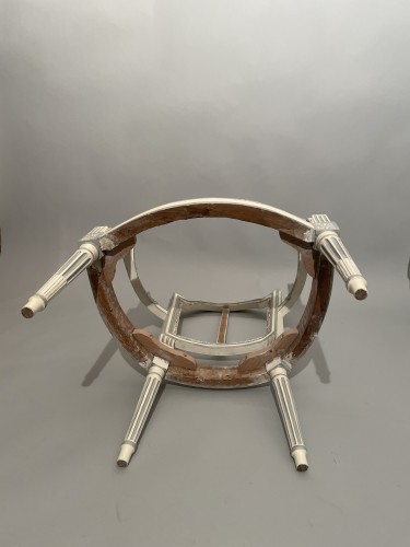 Ensemble de cinq fauteuils laqués crème et rechampis estampillés CIYM - Galerie Pellat de Villedon
