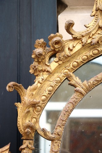 XVIIIe siècle - Miroir à parcloses en bois doré