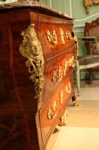 18th century - Rare commode dite en sarcophage