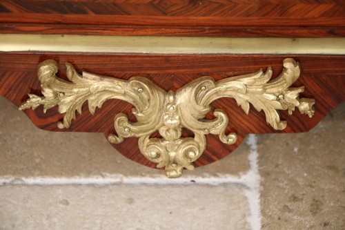 French Regence - Rare commode dite en sarcophage