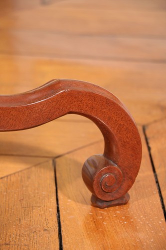 Louis XVI - Mahogany tilting pedestal table stamped by Jean-Henri Riesener