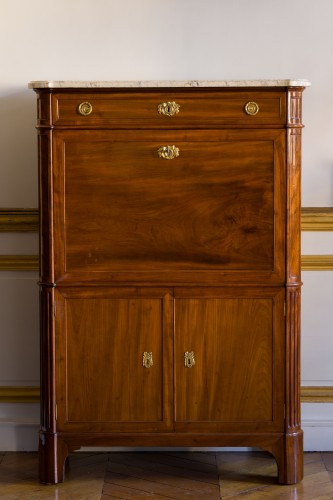 18th century - Secretary with flap in mahogany stamped Riesener