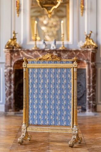 Écran Louis XVI en bois doré et rechampi - Mobilier Style Louis XVI