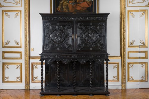 Antiquités - 17th century Ebony cabinet