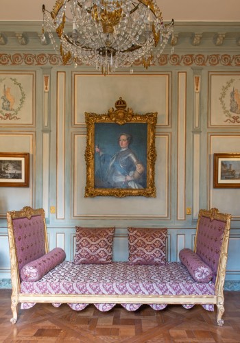 18th century - Alcove bed in gilded wood attributed to Heurtaut