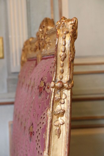 Antiquités - Lit d’alcôve en bois doré attribué à Heurtaut