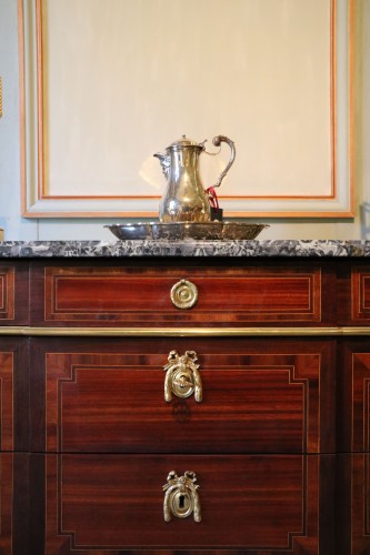 Transition - French commode stamped Riesener