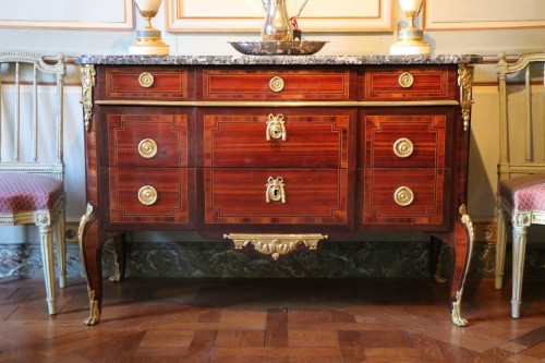 Antiquités - French commode stamped Riesener
