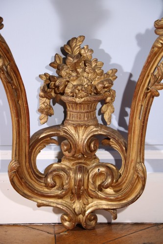 Rare paire de consoles d’applique en bois doré - Louis XV
