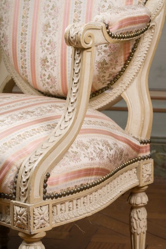 Paire de fauteuils à la reine laqués crème estampillée Poirier - Sièges Style Louis XVI