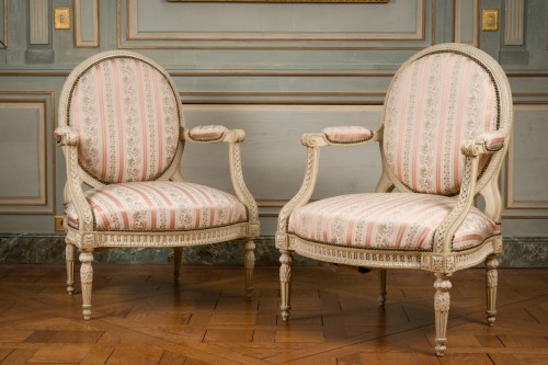 Antiquités - Pair of cream lacquered armchairs stamped Poirier