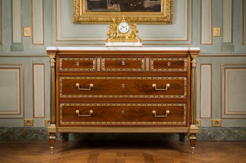 Mobilier Commode - Commode d'époque Louis XVI estampillée Adam Weisweiler