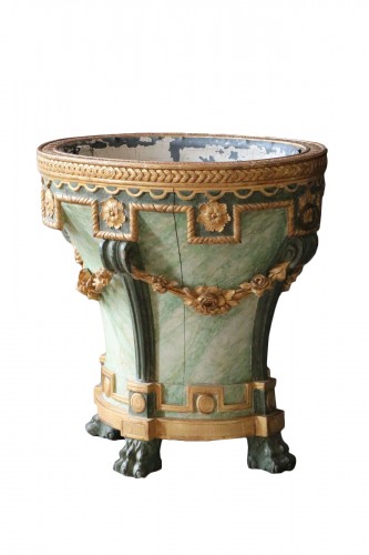 Gilded and green lacquered wood planter